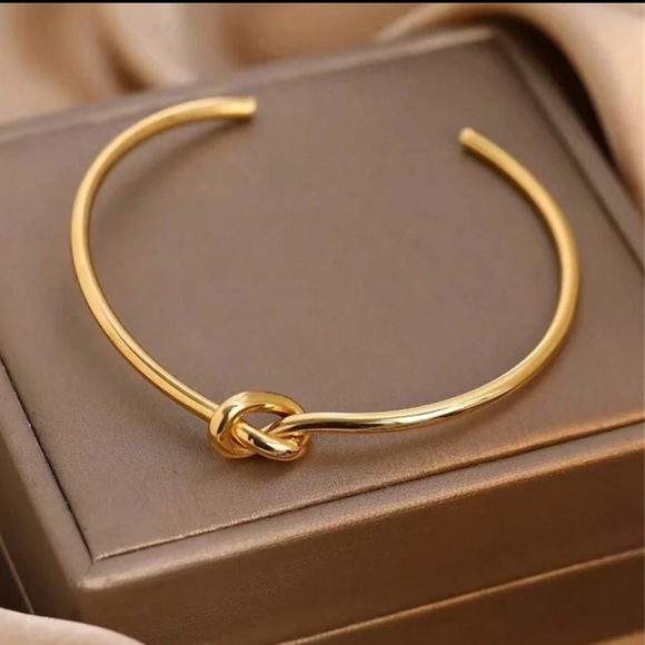 Infinity Knot 18k Gold Plated Bracelet - Picture 4 of 8
